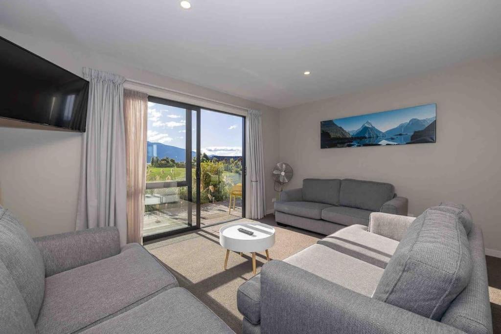Great Views From New 2 Bedroom Apartment 蒂阿瑙湖 外观 照片